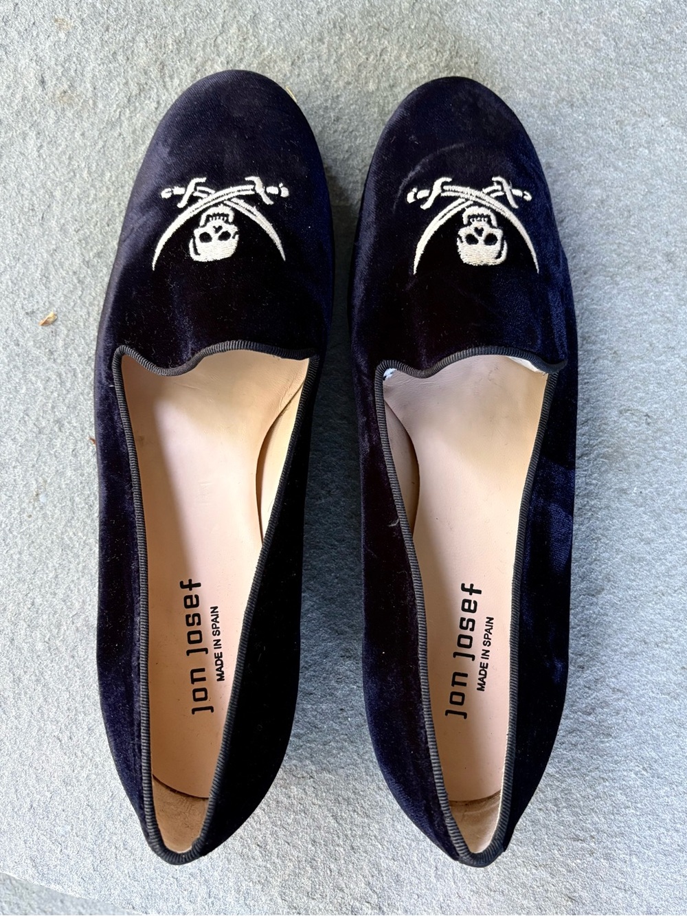 NWOT Jon Josef Black Velvet Gatsby Skull Women’s Slip-On Loafers, US 9.5